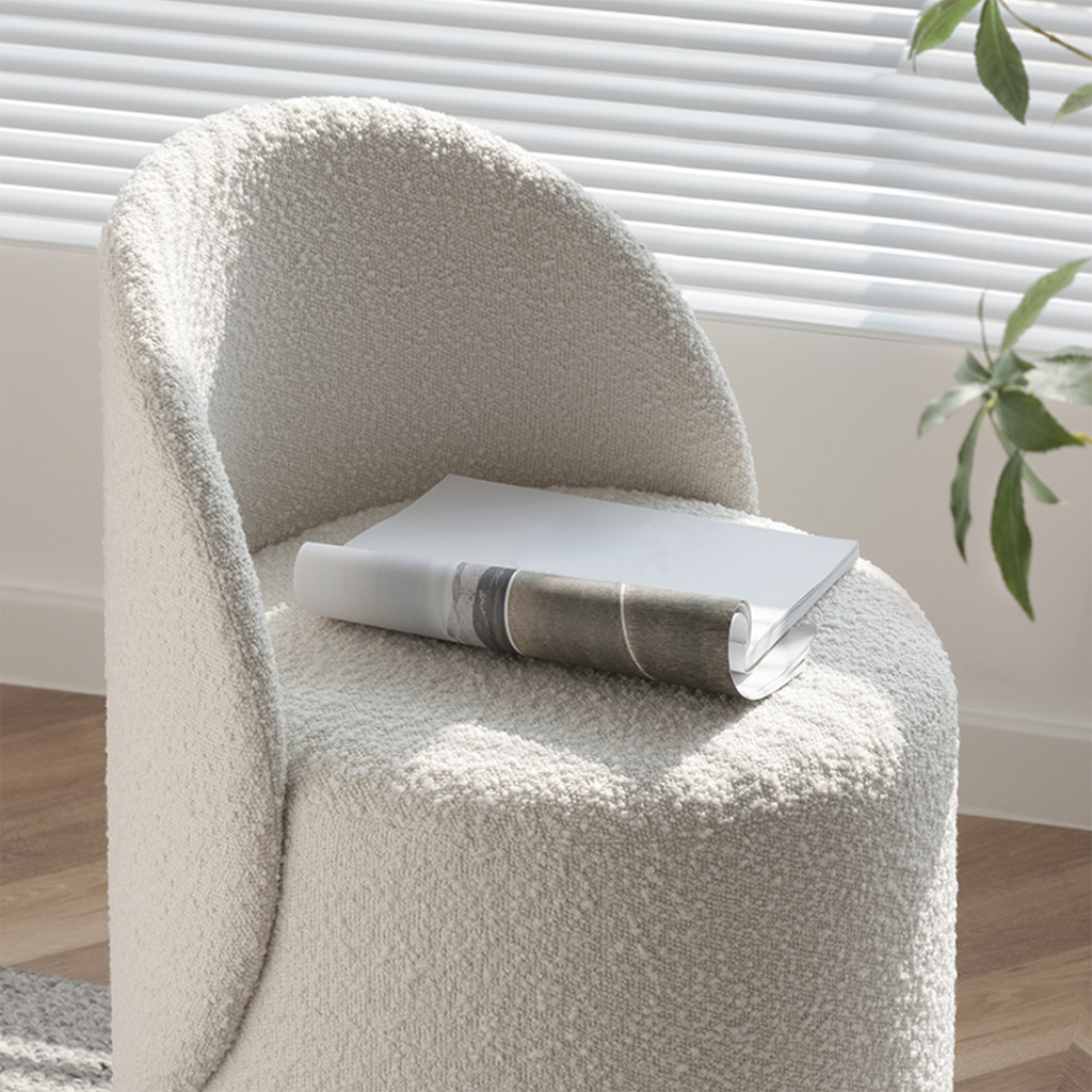 COZONI Stella Boucle Swivel Chair